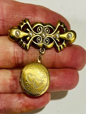 1950s Victorian Revival Sweetheart Locket Bar Brooch Pearls